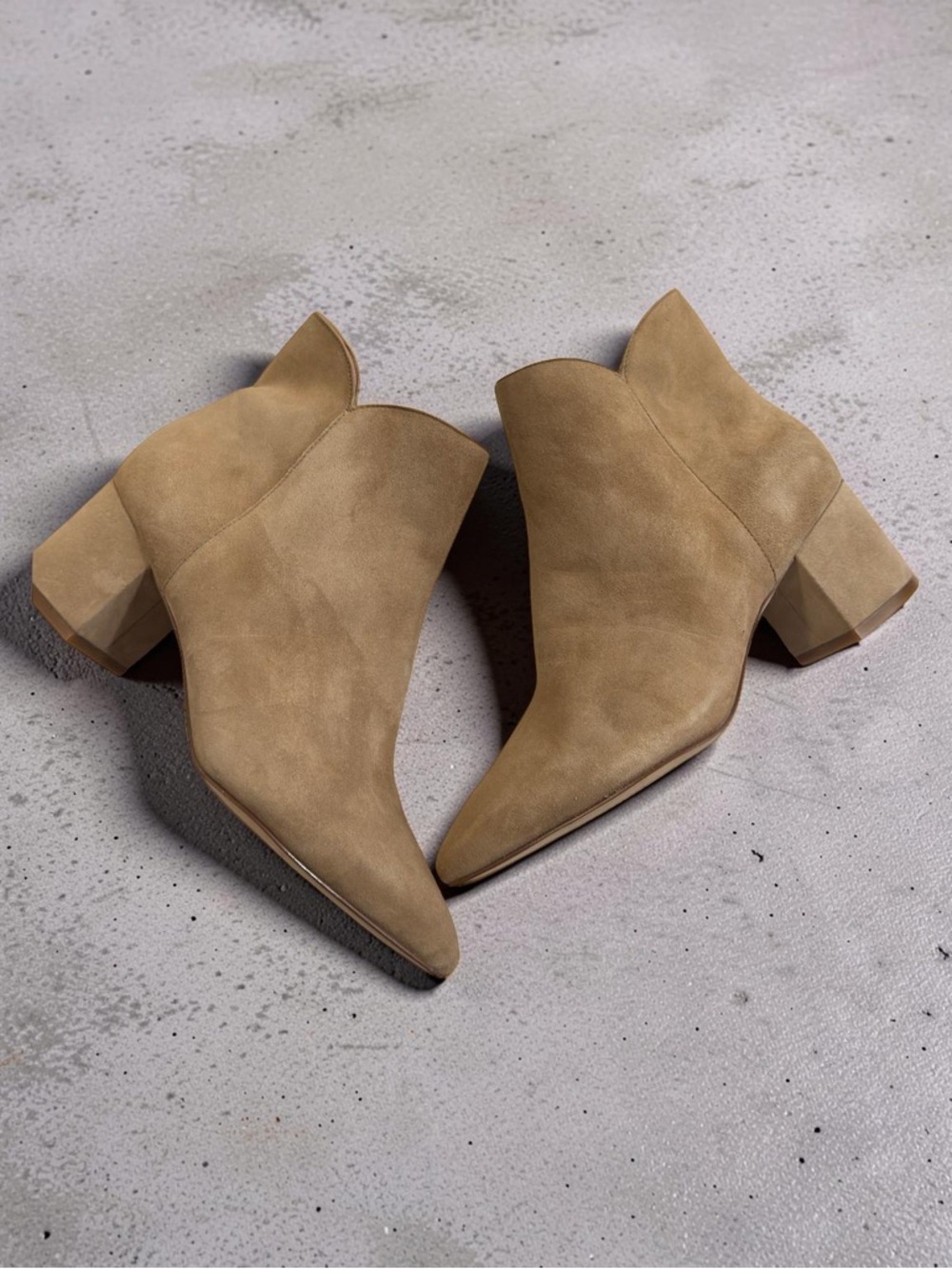 Cole Haan New Woman’s Elyse Beige Tan Ankle Bootie Size 7 - Picture 3 of 8